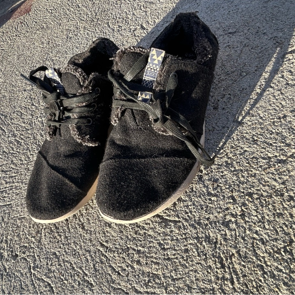 Tom’s Del Rey shearling lined sneakers size 6.5 w